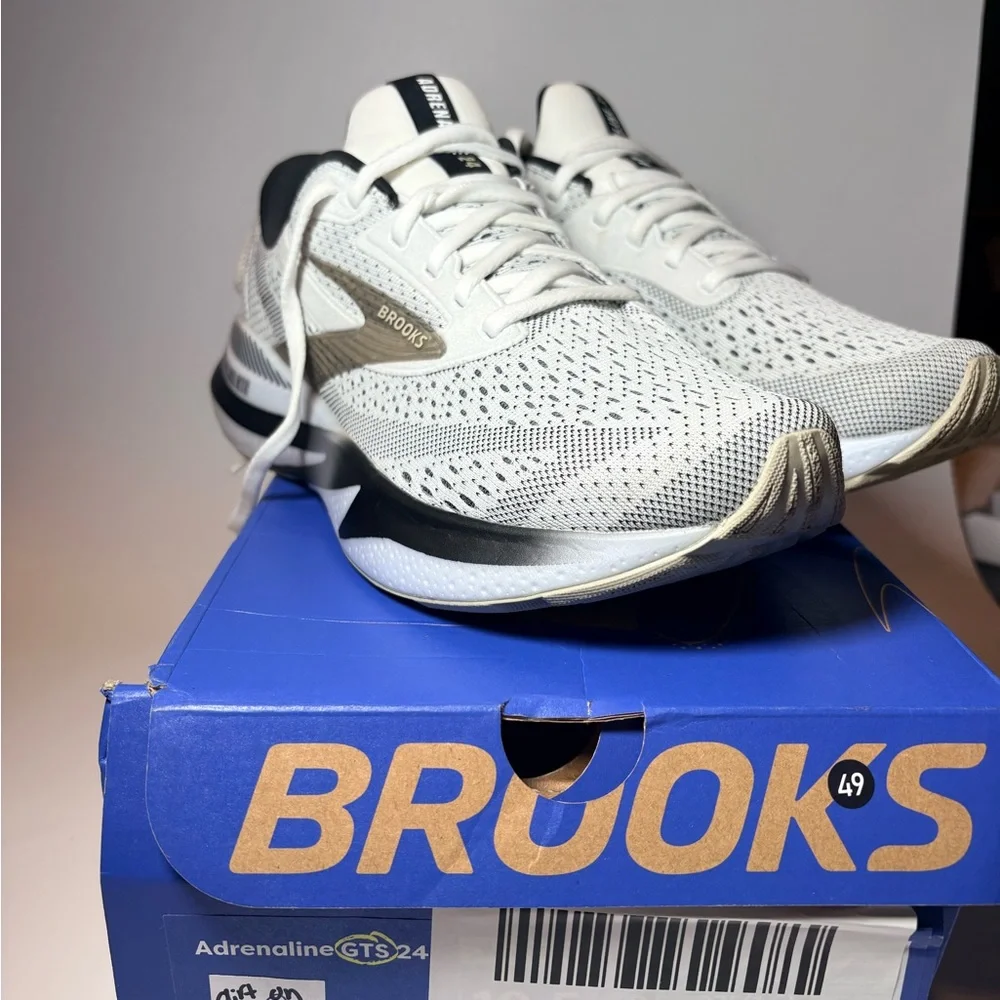 Brand New Brooks Adrenaline GTS 24 in the box. Women's size 9 🔥🔥supreme comfort - Picture 11 of 15